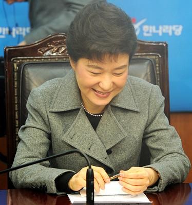 ▲ '경제민주화'를 두고 갈등을 빚고 있는 (왼쪽부터) 새누리당 이한구 원내대표, 김종인 전 비대위원. ⓒ 뉴데일리