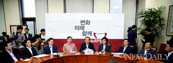 ▲ 5일 국회에서 열린 새누리당 최고위원회의에서 황우여 대표가 발언하고 있다. ⓒ 양호상 기자