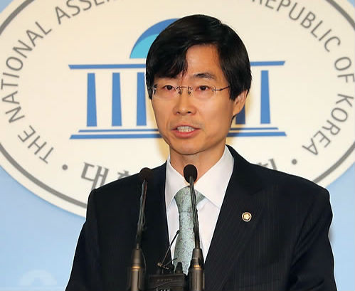 ▲ 민주통합당 대선 경선후보 '컷오프'를 반대하고 있는 조경태 의원 ⓒ연합뉴스