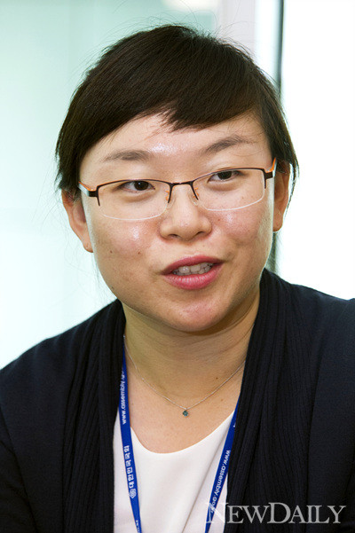 ▲ 새누리당 민현주 의원실의 김남수 인턴비서가 와 인터뷰에서 '무노동 무임금' 원칙에 따라 세비를 반납한 사건에 대해 언급하고 있다.  ⓒ 양호상 기자