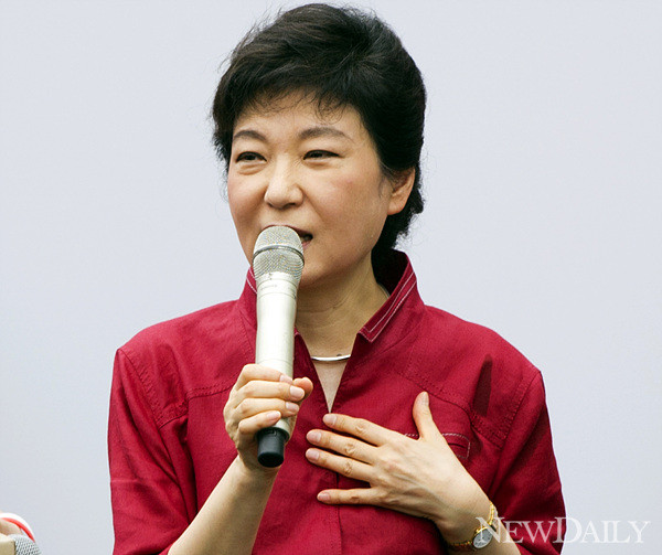 ▲ 박근혜 새누리당 전 비대위원장이 10일 영등포 타임스퀘어에서 출마를 선언하고 있다. ⓒ 양호상 기자