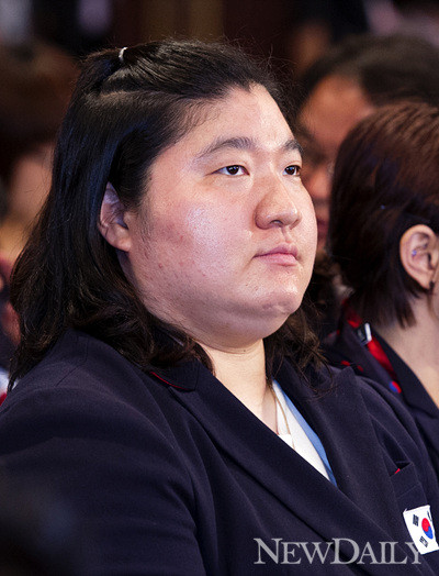 ▲ 런던올림픽 역도 장미란선수가 결단식을 기다리고 있다ⓒ양호상기자