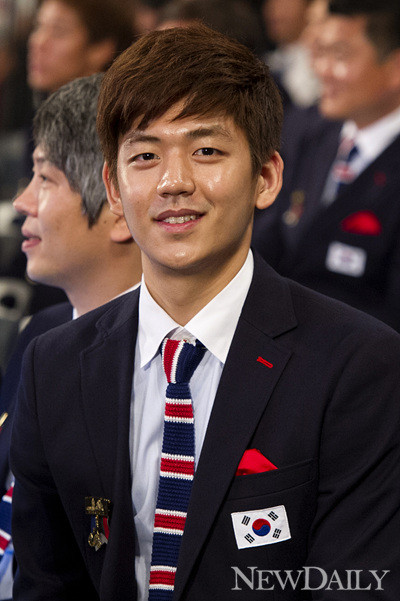 ▲ 런던올림픽 배드민턴 이용대선수가 포즈를 취하고 있다ⓒ양호상기자