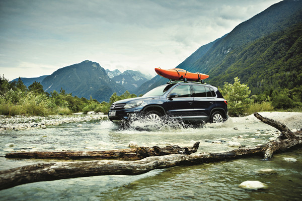 ▲ 폭스바겐이 자랑하는 대형 SUV 투아렉. 일반 도로는 물론 오프로드에서도 쾌적한 주행이 가능하다.