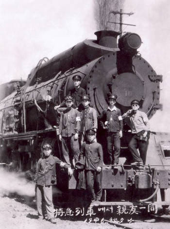 ▲ 6.25전쟁에 참전한 기관사들. 당시 1만9,300여 명의 철도인들이 참전, 287명이 전사했다.