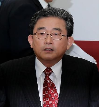 ▲ 새누리당 황우여 대표와 이한구 원내대표가 16일 국회 대표실에서 열린 최고위원회에 참석, 자리에 앉고 있다. ⓒ 연합뉴스