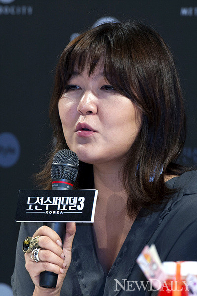 ▲ '도전수퍼모델코리아3' 제작발표회에서 인터뷰 하는 스타일리스트 한혜연ⓒ양호상기자