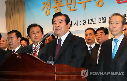 ▲ 한광옥 민주통합당 전 대표가 4.11 총선 당시 정통민주당 창당 기자회견을 하는 모습. ⓒ 연합뉴스