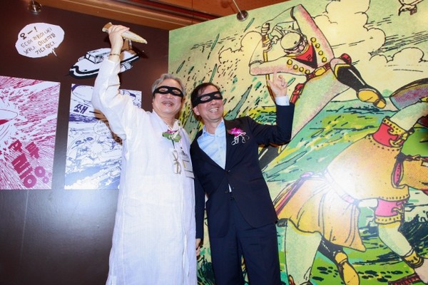 ▲ 국내 최초 히어로 '라이파이'로 변신한 김산호 화백과 박원순 서울 시장