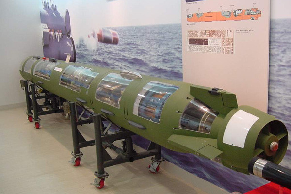 ▲ 현재 우리 해군이 사용 중인 중어뢰 '백상어'. 순수 국내기술로 만들었다고 한다.