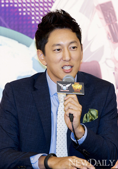 ▲ '글로벌 슈퍼 아이돌" 생방송 MC 한석주ⓒ양호상기자