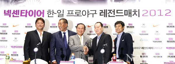 ▲ '레전드매치' 기자회견에 참석한 (왼쪽부터)사사키 가즈히로, 가요하라 가즈히로. 후지타 타이라, 김인식, 이종범ⓒ양호상기자