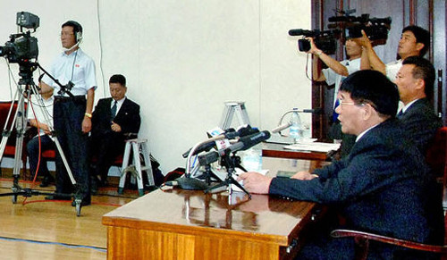 ▲ 북한에서 기자회견하는 탈북자 전영철.ⓒ연합뉴스