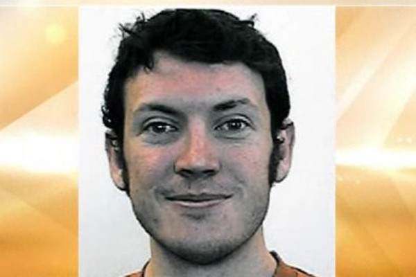 ▲ 체포된 총기난사의 범인 제임스 홈즈. 콜로라도-덴버 의대에서 박사과정을 다니다 자퇴수속을 밟는 중이었다. 총은 6주 전 구입한 것으로 드러났다.[美NBC 화면 캡쳐]