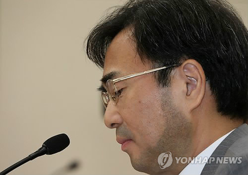 ▲ 생각에 잠긴 법원행정처장, 27일 오전 국회 법제사법위원회에 출석한 차한성 법원행정처장이 의원들의 질의를 경청하고 있다.ⓒ 사진 연합뉴스