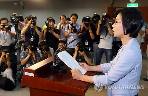 ▲ 통합진보당 이석기ㆍ김재연 의원에 대한 제명안 표결에서 무효표를 던진 김제남 의원이 27일 오후 국회 정론관에서 무효표를 던진 이유 등에 대해 설명하고 있다. 2012.7.27 ⓒ 연합뉴스