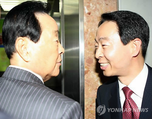 ▲ YS(김영삼 전 대통령)과 차남 김현철 전 여의도연구소 부소장 ⓒ연합뉴스