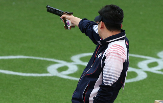 ▲ 사격하는 진종오 선수.ⓒ연합뉴스