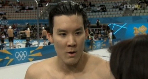 ▲ 실격 소식을 듣고 당황한 박태환에게 인터뷰를 시도하는 모습. ⓒ MBC 방송화면 캡쳐