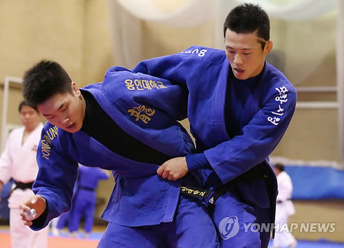 ▲ 런던올림픽 개막을 사흘 앞둔 24일 오전(현지시간)런던 브루넬대학에서 열린 유도대표팀 훈련에서 왕기춘이 구슬땀을 흘리고 있다. 2012.7.24 ⓒ 연합뉴스(자료사진)