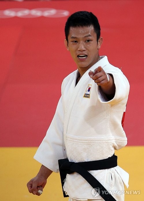 ▲ 2012 런던올림픽 남자 유도 66kg급 조준호(한국마사회)가 30일 새벽(현지시간) 런던의 엑셀 런던 노스 아레나에서 열린 동메달 결정전에서 스페인의 수고이 우리아르테에 심판 전원일치 판정승을 거둔뒤 환호하고 있다.   ⓒ 연합뉴스