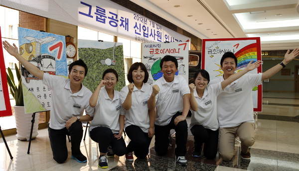 ▲ ⓒ왼쪽부터 동린징, 진후이, 황화, 리용난, 차이슈앤, 루인하오.