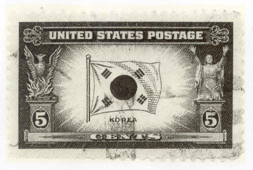 ▲ 이승만이 요청에 따라 미국 체신성이 1944년 11월에 발행한 태극기 마크가 그려진 우표.
