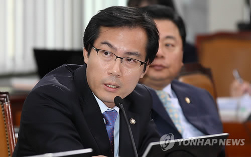 ▲ 새누리당 김영우 대변인은 4일 4ㆍ11 총선 공천헌금 파문과 관련해 대변인직에서 물러났다. ⓒ 연합뉴스