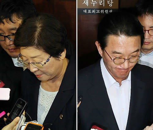 ▲ 4.11 총선 '공천 헌금' 의혹의 당사자인 새누리당 현영희 의원(왼쪽사진)과 현기환 전 의원이 3일 오전 국회에서 열린 최고위원회의를 마치고 나와 기자들의 질문에 답하고 있다. ⓒ연합뉴스