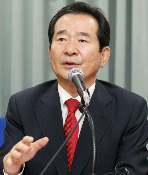 ▲ 민주통합당 정세균 대선 경선 후보가 7일 오전 제주도의회 도민의 방에서 기자회견을 열고 제주 관련 현안에 대한 입장을 밝히고 있다. ⓒ연합뉴스