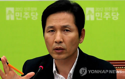 ▲ 4.11 총선 과정에서 상품권을 살포하고 뇌물을 수수한 혐의로 구속된 민주통합당 우제창 전 의원  ⓒ연합뉴스