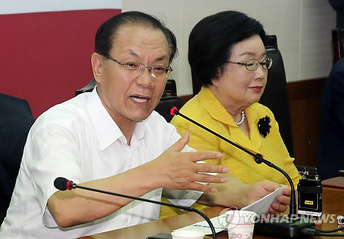 ▲ 새누리당 황우여 대표가 7일 오후 여의도 당사에서 열린 실버세대위원회 임명장 수여식에서 인사말을 하고 있다. 2012.8.7 ⓒ 연합뉴스