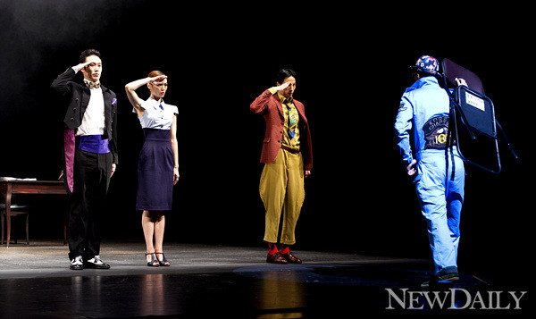 ▲ '뜨거운바다' 세명의 형사와 한명의 용의자ⓒ양호상기자