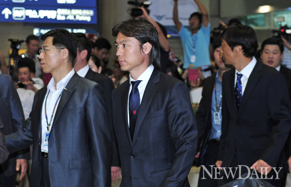 ▲ 홍명보 올림픽대표팀 감독이 입국하고 있다 ⓒ 정상윤