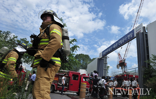 ▲ 13일 경복궁 인근 국립현대미술관 공사장에서 화재가 발생했다.  ⓒ 뉴데일리