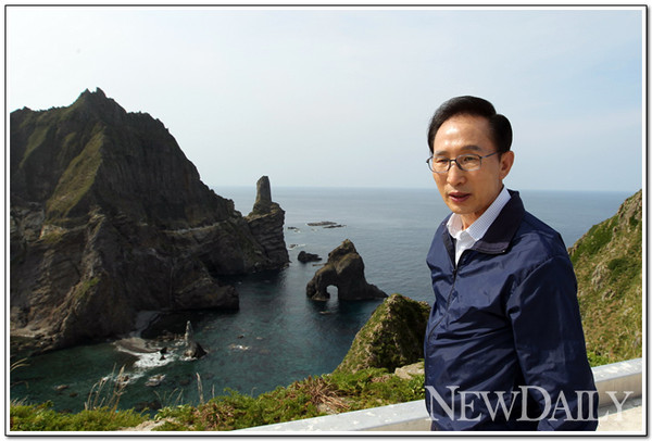▲ 지난 10일 이명박 대통령이 헌정 사상 최초로 독도에 방문한 모습. ⓒ 뉴데일리
