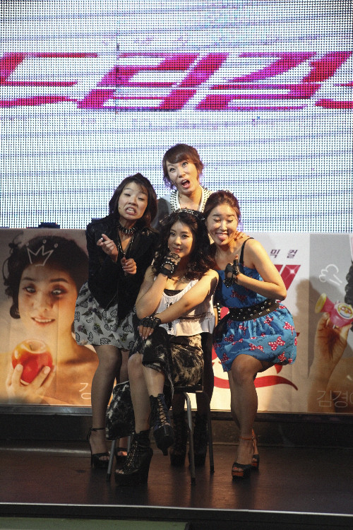 ▲ 왼쪽부터 안영미, 강유미, 김경아, 정경미.