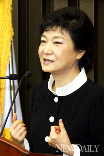 ▲ 새누리당 박근혜 대통령 후보는 21일 봉하마을을 방문, 노무현 전 대통령 묘역을 참배한다. ⓒ 양호상 기자