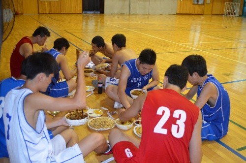 ▲ 아래 오른쪽 윤희성 기자, 왼쪽 유성환 선수.