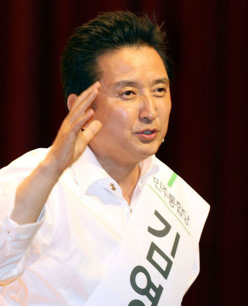 ▲ 지난달 25일 제18대 대통령 선거 후보 선출을 위한 민주통합당 예비후보 경선 합동 연설회에서 김영환 후보가 지지를 호소하고 있다. ⓒ연합뉴스