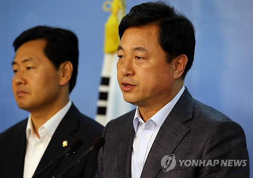 ▲ 민주통합당 김두관 대선 경선 후보가 27일 오후 국회 정론관에서 가진 기자회견에서 경선 복귀를 선언하고 있다. 김 후보는 