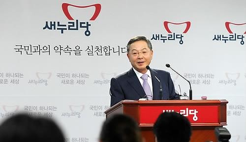 ▲ 새누리당 대선 기구인 정치쇄신특위 위원장으로 발탁된 안대희 위원장이 27일 오후 서울 여의도 새누리당 당사 기자실에서 기자간담회를 갖고 권력비리 및 선거부정 등 정치부패에 대한 근절대책을 마련하겠다고 밝히고 있다. ⓒ 연합뉴스