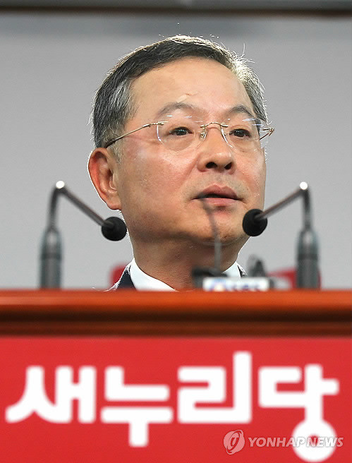 ▲ 새누리당 정치쇄신특별위원회 위원장에 임명된 안대희 전 대법관이 27일 오후 서울 여의도 새누리당 당사 기자실에서 기자간담회를 하고 있다.ⓒ 연합뉴스