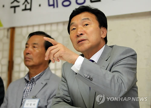 ▲ 민주통합당 대선 경선에 나선 손학규 후보가 13일 오전 광주 서구 농성동의 한 식당에서 열린 교수단 정책간담회에서 발언하고 있다. ⓒ연합뉴스