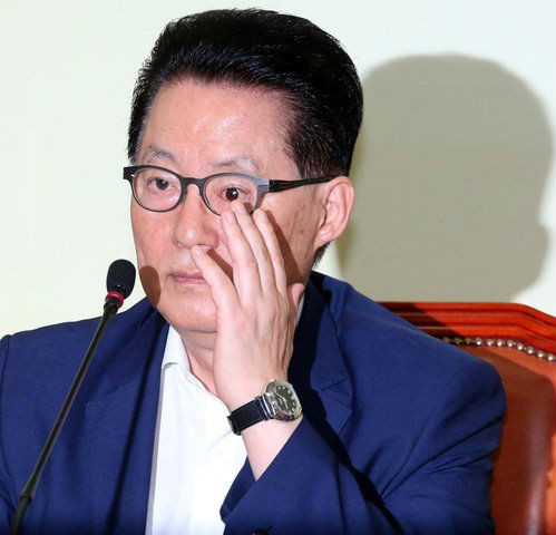 ▲ 민주통합당 박지원 원내대표가 28일 국회에서 열린 원내대책회의에서 생각에 잠겨 있다. ⓒ연합뉴스