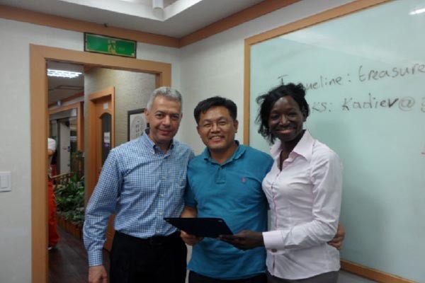 ▲ 방사청 영어교실을 맡은 원어민 교사들.