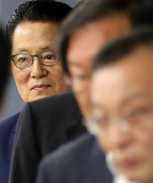 ▲ 민주통합당 박지원 원내대표가 31일 오전 서울 영등포당사에서 열린 확대간부회의에 참석해 자리로 이동하고 있다. ⓒ연합뉴스