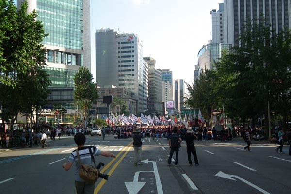 ▲ 통진당 강기갑 대표. 민노총이 집회를 열면서 통진당을 버릴 리 없다.