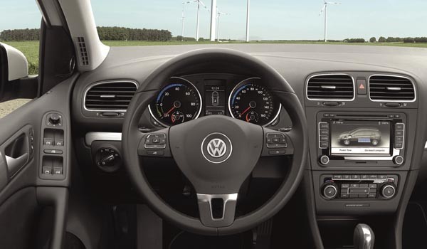 ▲ 폭스바겐 전기차 '골프 e-블루모션'의 실내. 엔진 차량과 별 차이가 없어 보인다.