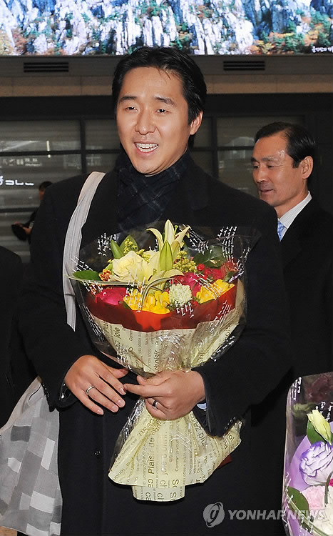 ▲ 지난해 12월16일 문형진 통일교 세계회장이 방북 뒤 인천공항을 통해 입국하고 있다. ⓒ연합뉴스